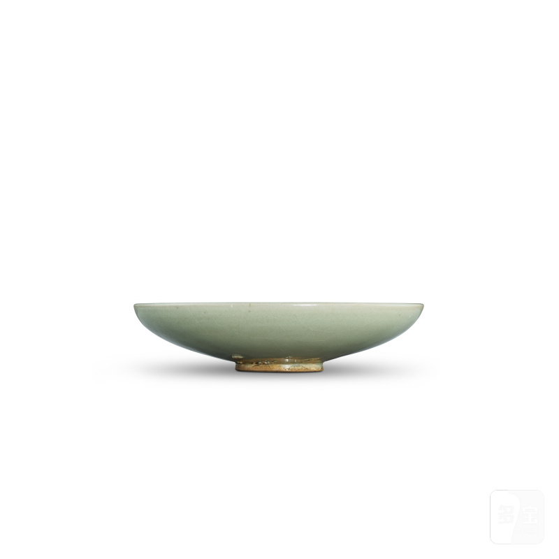 A Yaozhou moon-white-glazed dish, Northern Song - Jin dynasty | 北宋至金 耀州窰月白釉盤 - 图3